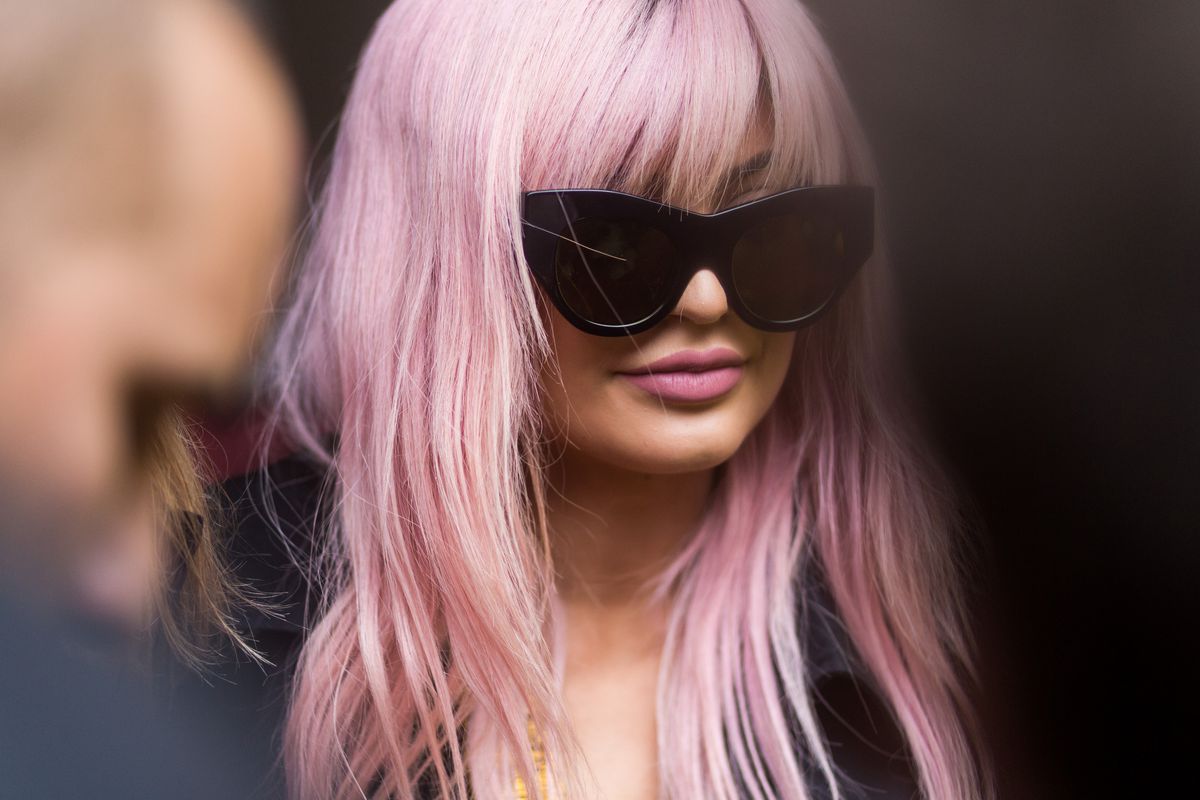 Стоит ли красить волосы в розовый цвет