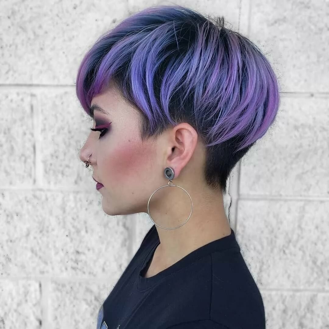 Короткая стрижка Пикси фиолетовые волосы