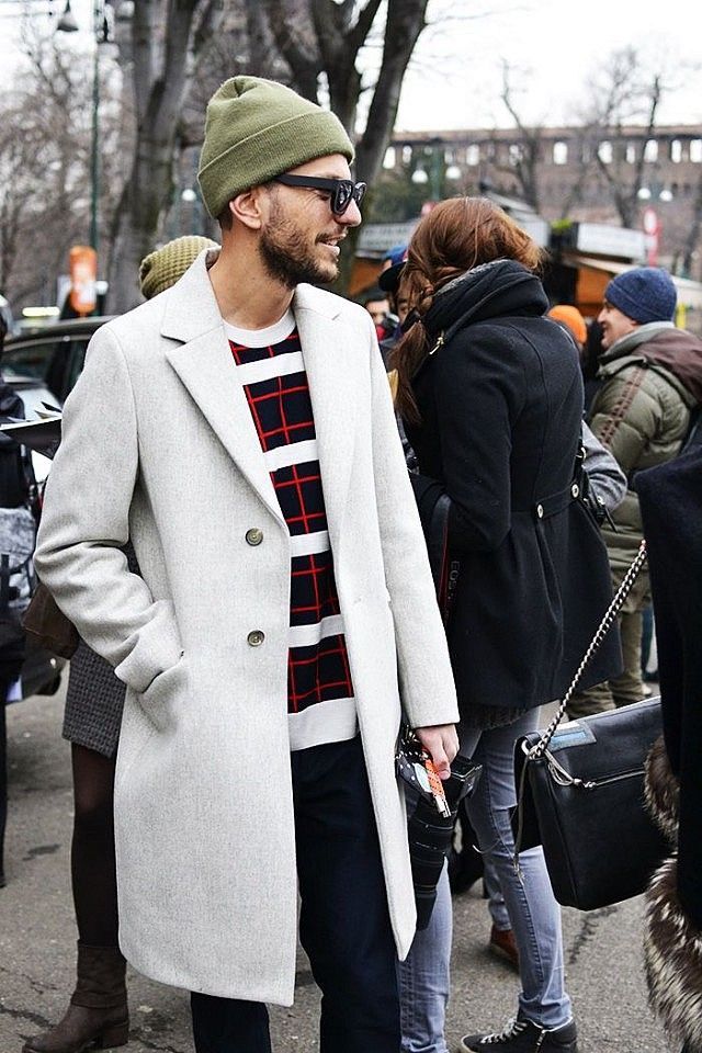 Мужское пальто с шапкой и шарфом